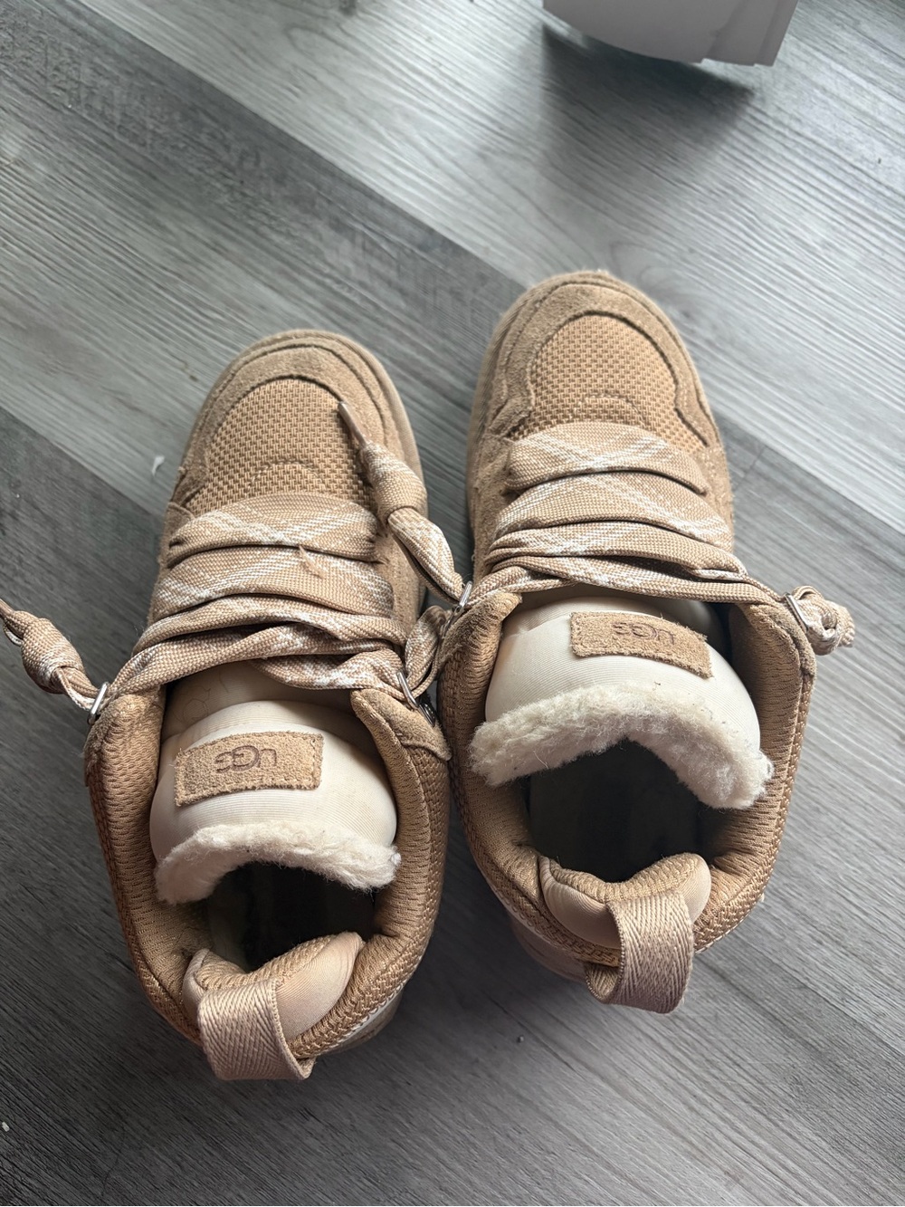 UGG lowmel sneakers size 8 women’s